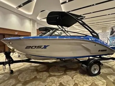 2027 Yamaha Boats 205XD