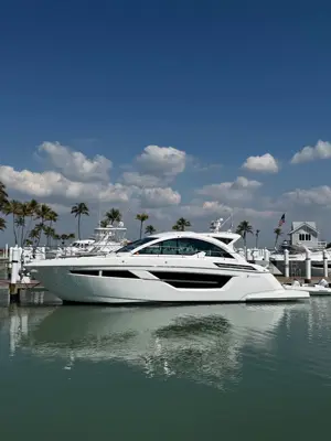 2022 Cruisers Yachts 50 Cantius