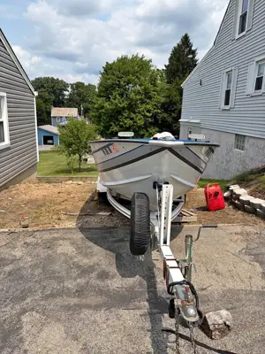 1995 Sylvan 16’ Troller