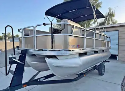 2005 Sun Tracker Tritoon boat