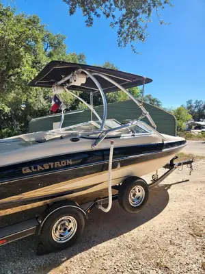 2004 Glastron GX205