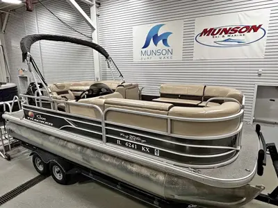 2018 TRACKER 21 Party Barge / 688 hrs / trlr