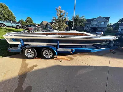 1985 Hallett daycruiser