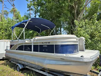 2017 22' Bennington Ponton boat, 2017 115hp Yamaha outboard and galvanized trailer!