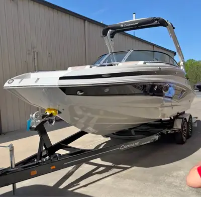 2022 2022 Crownline E255 Under 60 hours