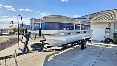 2019 Suntracker pontoon. party barge, 18dlx 75hp
