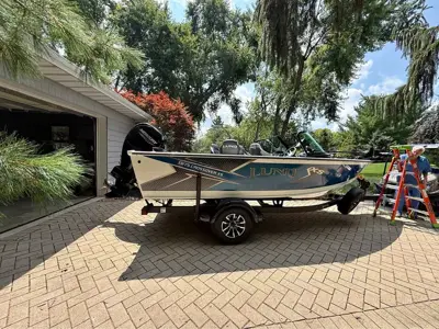 2025 Lund 1875 Crossover XS Boat