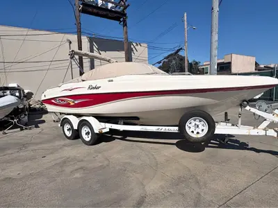 2002 Rinker captive