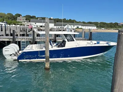 2024 Robalo R360 Center Console