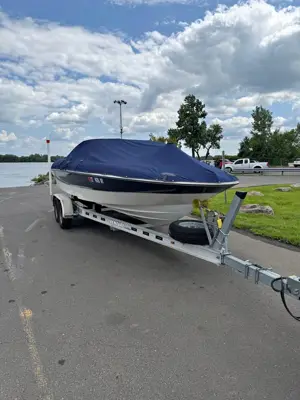2001 Bay liner Capri 2150