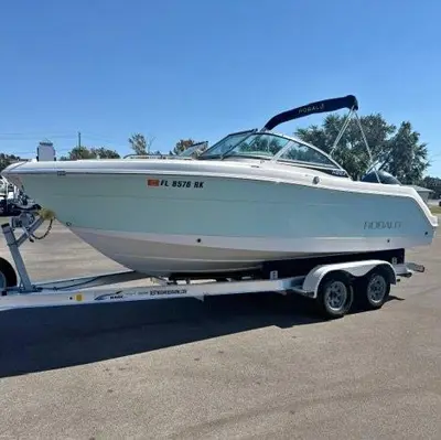 2017 Robalo R227
