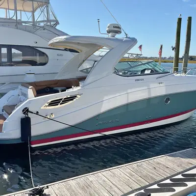 2019 Rinker 290 Express Cruiser