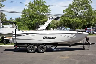 2026 Malibu 23 LSV