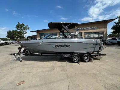 2023 Malibu 23 LSV