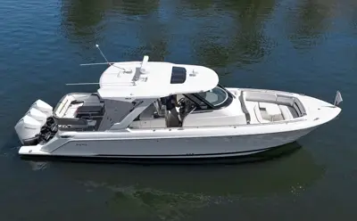 2022 Tiara Yachts 38 LS
