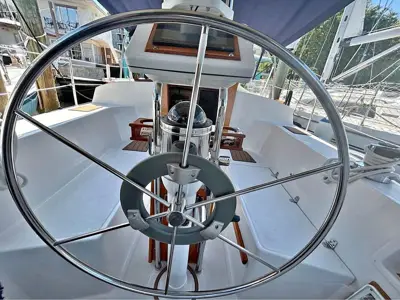 1984 Endeavour 33