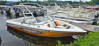 2005 Moomba Mobius Wakeboard Boat