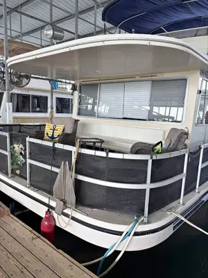 14 x 50 Gibson Houseboat with flybridge