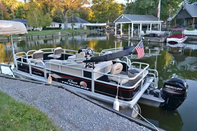 2018 Sun Tracker 18’ Fishing Pontoon