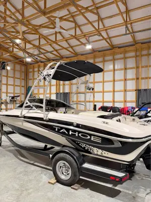 2009 Tahoe Q5i – MerCruiser 4.3L TKS Low hours clean.