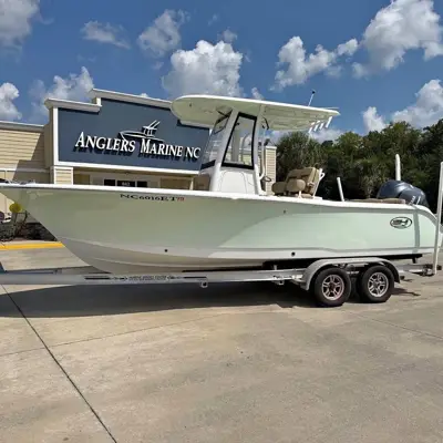 2018 Sea Hunt 235 Ultra SE center console