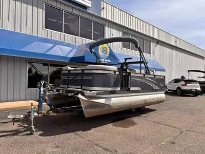 2023 Qwest 818 XRE Cruise