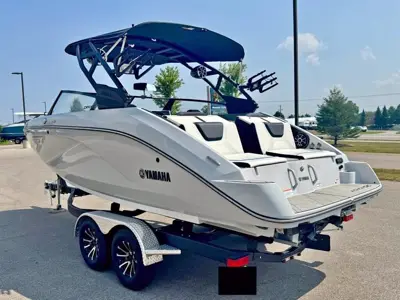 2023 Yamaha 222X Wake Surf Jet Boat