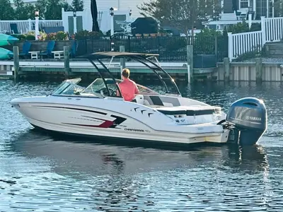 2022 Chaparral 23 SSi-OB