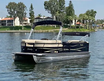 2017 Bentley 220 Cruise Pontoon