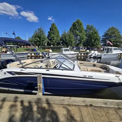2025 Hurricane Sundeck 235 OB