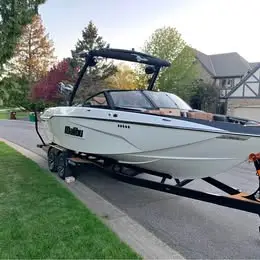 Malibu Wakesetter 25’ LSV Wakeboard Boat