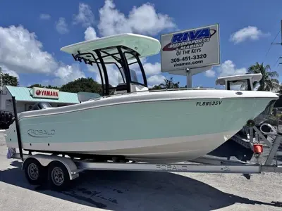 2021 Robalo R222