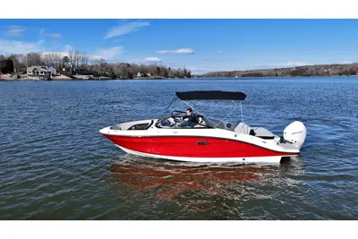 2025 Sea Ray 210 spx