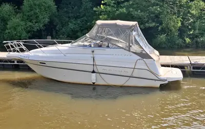 2000 Maxum 2400 SCR Cabin Cruiser