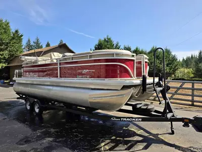 2024 Sun Tracker Party Barge 22 RF XP3 - Tritoon