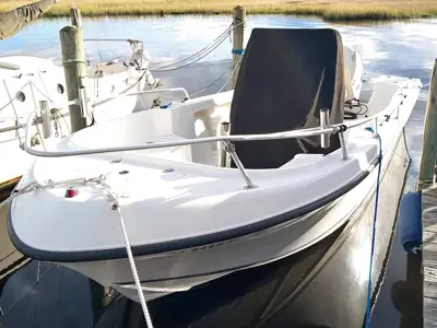 2001 Mako 221