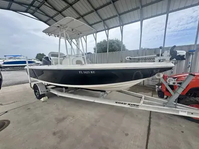 2017 Sailfish 2100 Bay