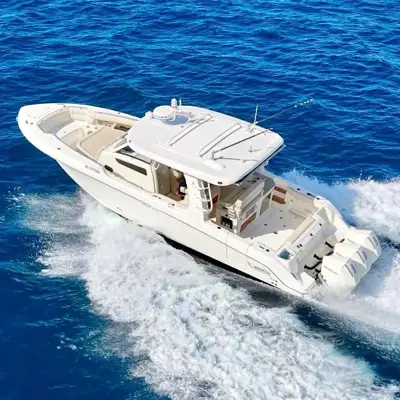 2021 BOSTON WHALER 350 REALM