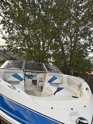 2009 Glastron GT 225