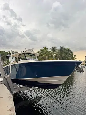 2019 Grady-White Canyon 376 – Triple Yamaha 425 XTOs, Low Hours, Lift Kept