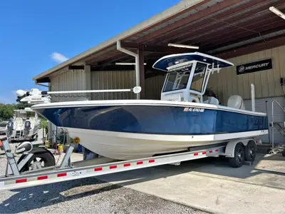 2022 Robalo R266