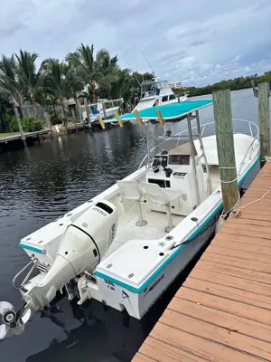 1996 Mako 221