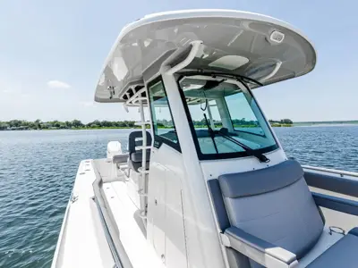 2025 Boston Whaler 330 outrage