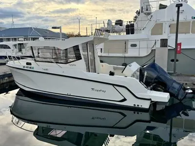 2023 TROPHY T23 PILOTHOUSE