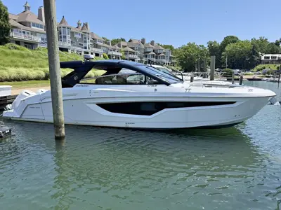 2024 Cruisers Yachts 42 GLS — Twin Mercury V12 600