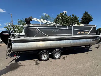 2022 22' Sunchaser Geneva Dual Helm LR