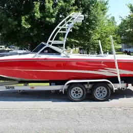 2004 Centurion 22' Lighting Storm