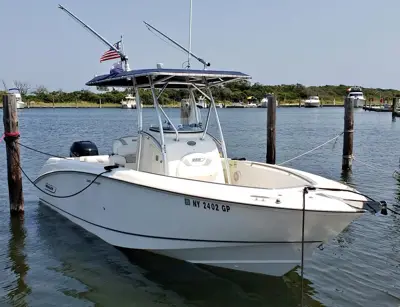 2006 BOSTON WHALER 240 outrage