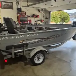 2006 Smoker craft lodge