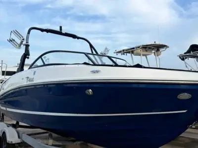2022 Bayliner VR5 Base